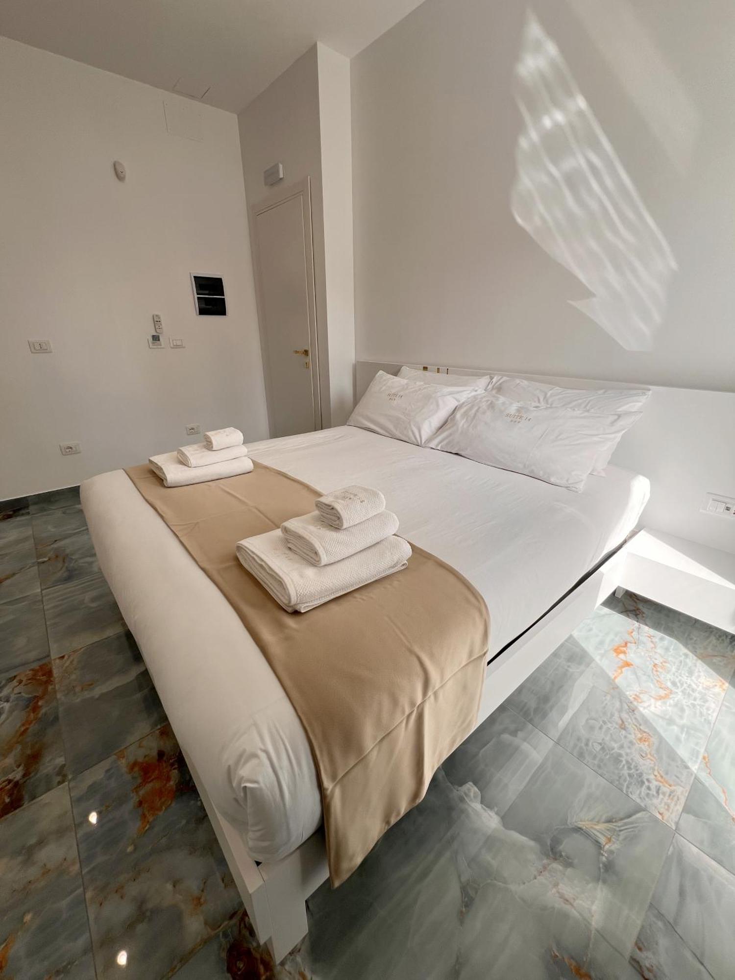 Suite 14 Scalea Exterior foto