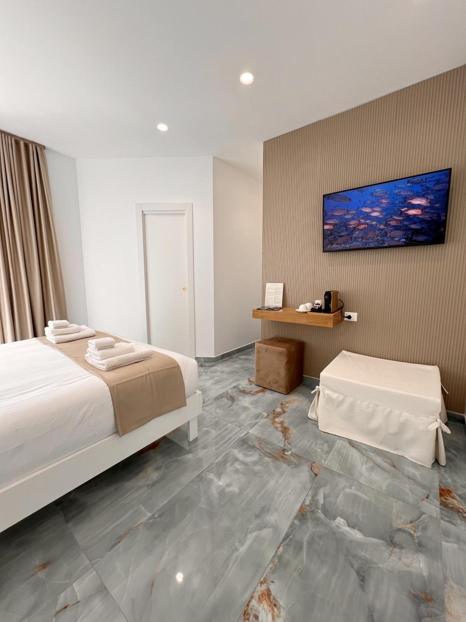 Suite 14 Scalea Exterior foto